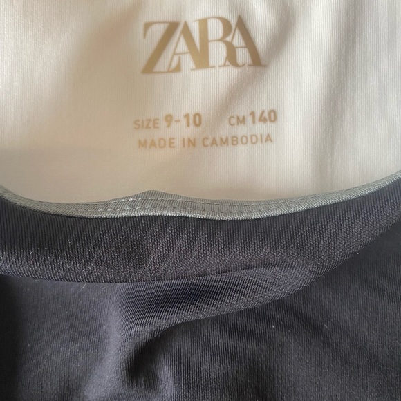 💚ZARA 💚junior girls sports bra in black, green and white . Size 9-10. - Picture 3 of 8